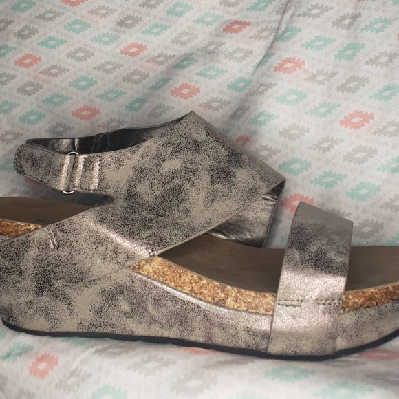 Pierre Dumas Wedges - Picture 2 of 4